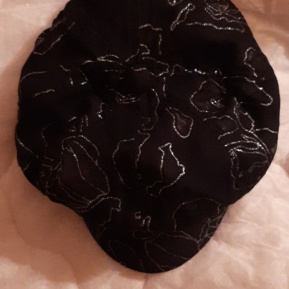 NEW, SILVER METALLIC & BLACK WOMENS CAP APPLEJACK HAT, Posh keeps $6